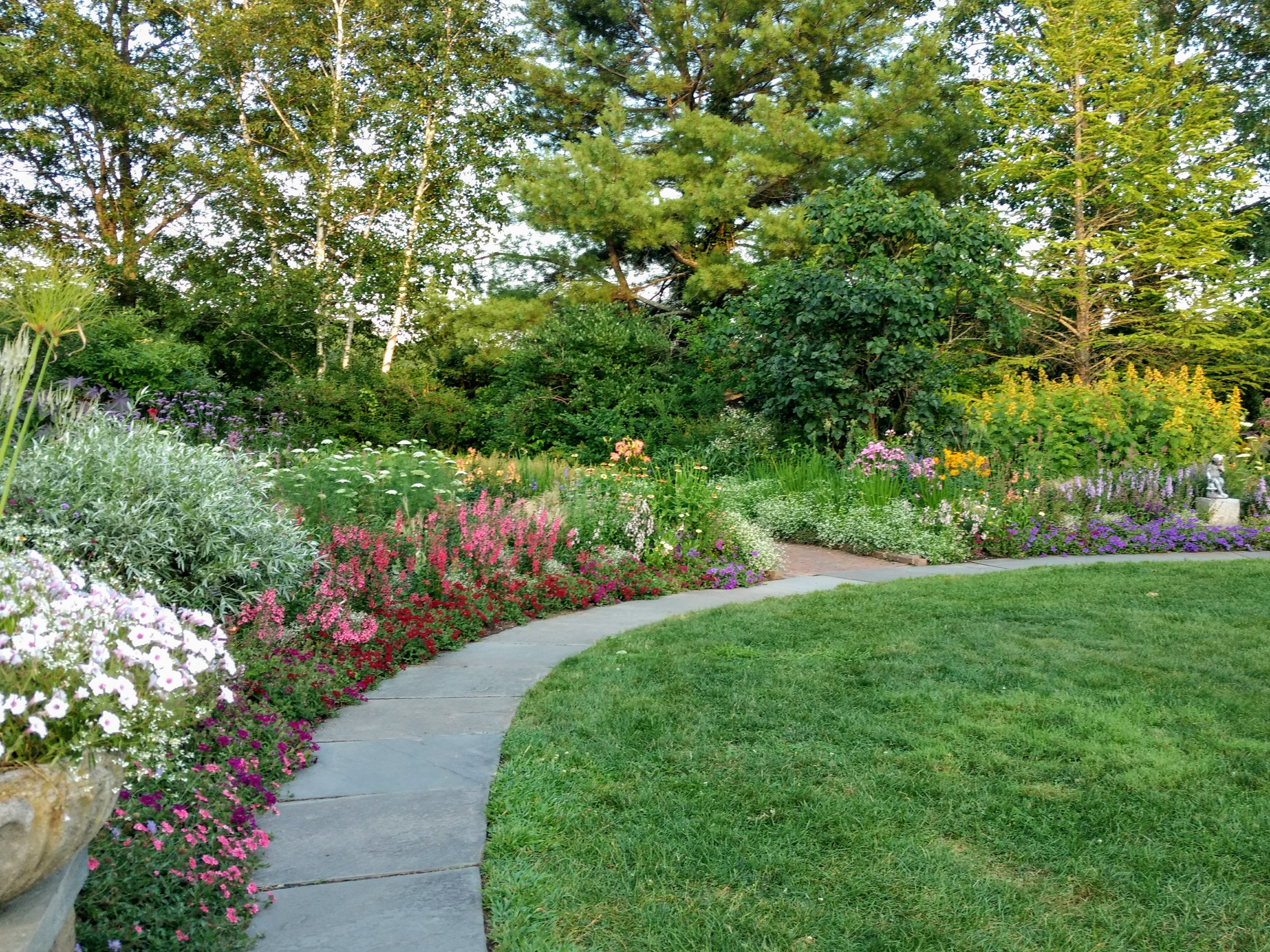 Благоустройство участка частного дома в Пензе и Пензенской области
